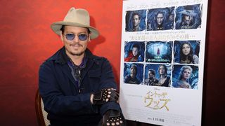 ジョニー・デップの“足ドン”シーンが公開