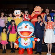 『ドラえもん』人気キャラクター勢ぞろい! miwaのバックでノリノリダンス