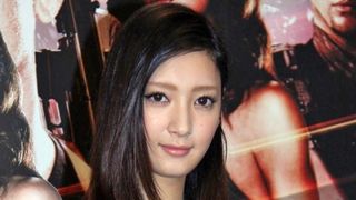 菜々緒、腕を友人にかまれる　「痛そう」とファン心配