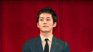 松坂桃李、SEX依存症の天才外科医役で前張り撮影「なかなか手ごわい」