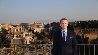 『007』最新作はボンドの子供時代がカギに？最新メイキング映像公開！