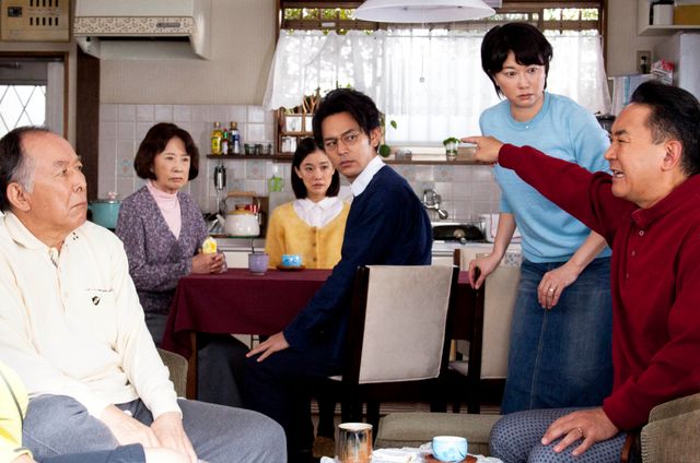 山田洋次監督『家族はつらいよ』、喜怒哀楽を詰め込んだ家族会議カット公開！