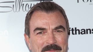 トム・セレック主演の「ジェッシイ・ストーン」シリーズ 3年ぶりに新作