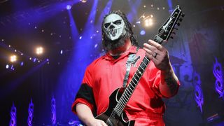 スリップノットのギタリスト、弟にナイフで刺され重傷