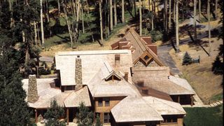 トム・クルーズ、約71億円で大豪邸を売却 元妻ニコール・キッドマンとの愛の巣