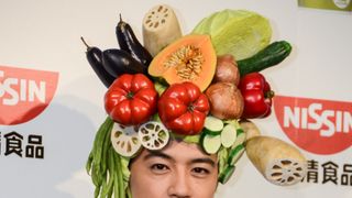 斎藤工、野菜かぶり物姿でも女子を魅了？