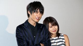 福士蒼汰&有村架純、“肩ズン”生披露で照れまくり!