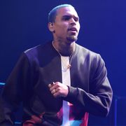 クリス・ブラウン、執行猶予取り消しが一転して満了に