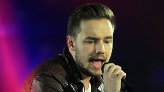 1Dリアム・ペイン、ツイッターが炎上　静養中の仲間の顔を隠しファンから非難