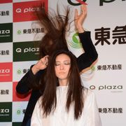 ジョニデ『シザーハンズ』のモデルが日本で華麗なシザーさばき披露!