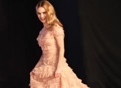 リリー・ジェームズ