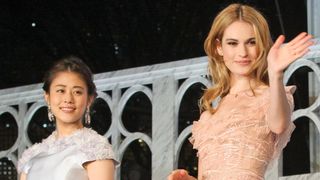 日英のシンデレラが美の競演!高畑充希&リリー・ジェームズ