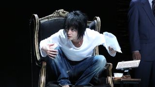 小池徹平、舞台版「デスノート」Lのスタイルを披露!着心地いいとご満悦