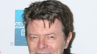 デヴィッド・ボウイ「地球に落ちてきた男」舞台版で脚本を共同執筆!