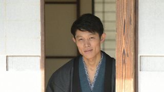 鈴木亮平の激やせ写真公開!新作ドラマで20キロ減量