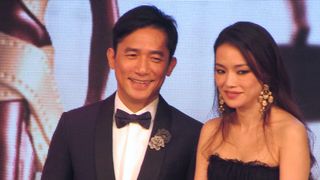 トニー・レオン、香港アカデミー賞で久々に登場!存在感をアピール!