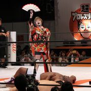 “ラスボス”小林幸子、衝撃的のプロレスデビュー!ボブ・サップを倒す
