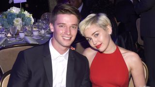 マイリー・サイラス、シュワちゃんの息子と破局