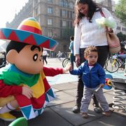 しんちゃん、現実でもメキシコに引っ越し!現地の子供たちや声優と交流!