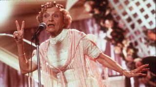 『ウェディング・シンガー』のラップおばあちゃん、101歳で死去