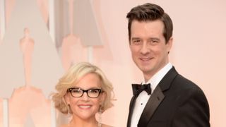 「SUITS/スーツ」のシーラ役女優 ミュージシャンと結婚