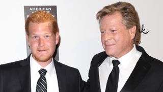 「BONES」ライアン・オニールと故ファラ・フォーセットさんの息子に逮捕状