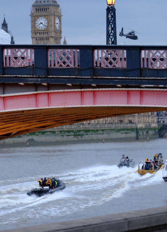 ロンドンの橋が封鎖！『007』撮影のため