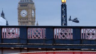 ロンドンの橋が封鎖!『007』撮影のため