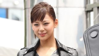 西内まりや、セクシーへそ出しルックでサラ・コナーに!シュワちゃん愛を告白