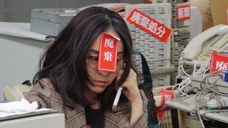 麻生久美子が“廃棄”!? 色気ゼロOLで新境地！