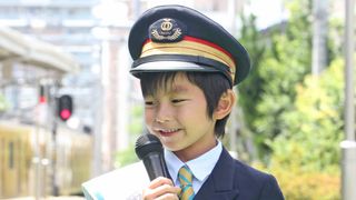 加藤憲史郎くん、1日駅長に就任も将来は「警察官になりたい」