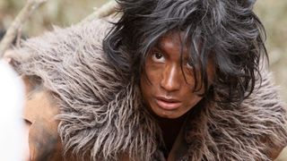 中村蒼が衝撃の“洞窟おじさん”化!山中で43年間のサバイバル生活を続けた男の実話