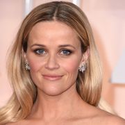 リース・ウィザースプーン、株主総会で『キューティ・ブロンド』の「かがんで、キュッ」を披露