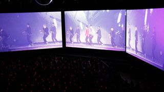 東方神起のサラウンド・ビューイングにファン絶叫!