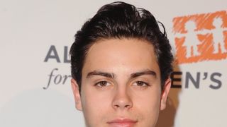 「フォスター家の事情」へスース役俳優が第3シーズンから変更に