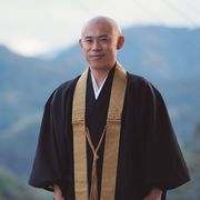 伊藤淳史、お坊さん役で主演!住職がつづった実話を映画化
