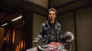 “1.5センチ”の衝撃バトル!最少ヒーロー『アントマン』予告編!