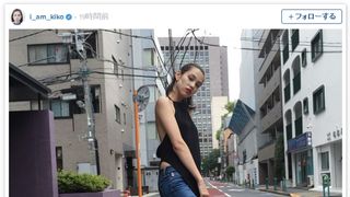 水原希子の個性的なファッションに「黒い金太郎」「エプロン？」と反響