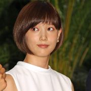 本田翼、三浦翔平との交際質問に無言…
