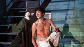 佐々木蔵之介、47歳の肉体美披露に照れる