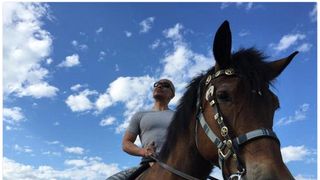 松本人志の胸筋が話題に「完全にラオウ」「キン消しみたい」