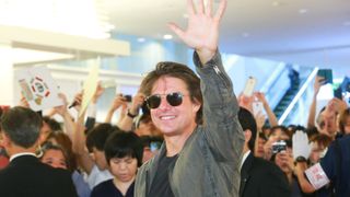 トム・クルーズ21回目の来日！40分以上のファンサービスに700人が大興奮！