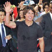 トム・クルーズ、歌舞伎町に降臨!猛暑の中たっぷり2時間のファンサービス!