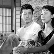 岸恵子の官能的な仕草…平凡なサラリーマンの生活描く『早春』(1956)