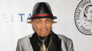 マイケル・ジャクソンさんの父が退院…脳卒中と3度の心臓発作起こす
