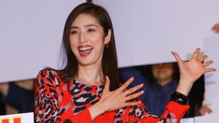 天海祐希、48歳の誕生日に「天海48です!」と高らかに宣言