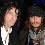 ジョニデ×アリス・クーパー、デビューアルバム発売!故クリストファー・リーも参加