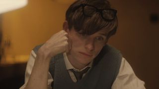 学生エディ・レッドメインのしぐさがチャーミング！『博士と彼女のセオリー』未公開シーンが公開