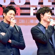 綾野剛、向井理に「長い付き合いになりそうだな」と照れ笑い