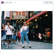ローラ、「腰位置高い」最強スタイルを披露